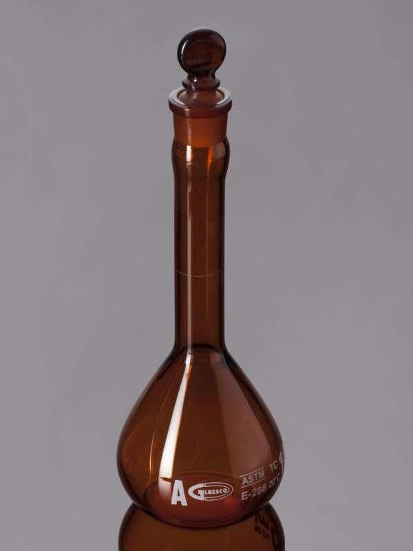Flask, Volumetric, Amber, Class A, with Penny Head Glass Stopper Calibrated at 27°C 130.524.01A