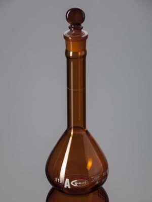 Flask, Volumetric, Amber, Wide Mouth, Class A, USP With Interchangeable Solid Glass Stopper, Calibrated at 20°C, Boro 3.3 Glass TYPE 1 130.600.01A